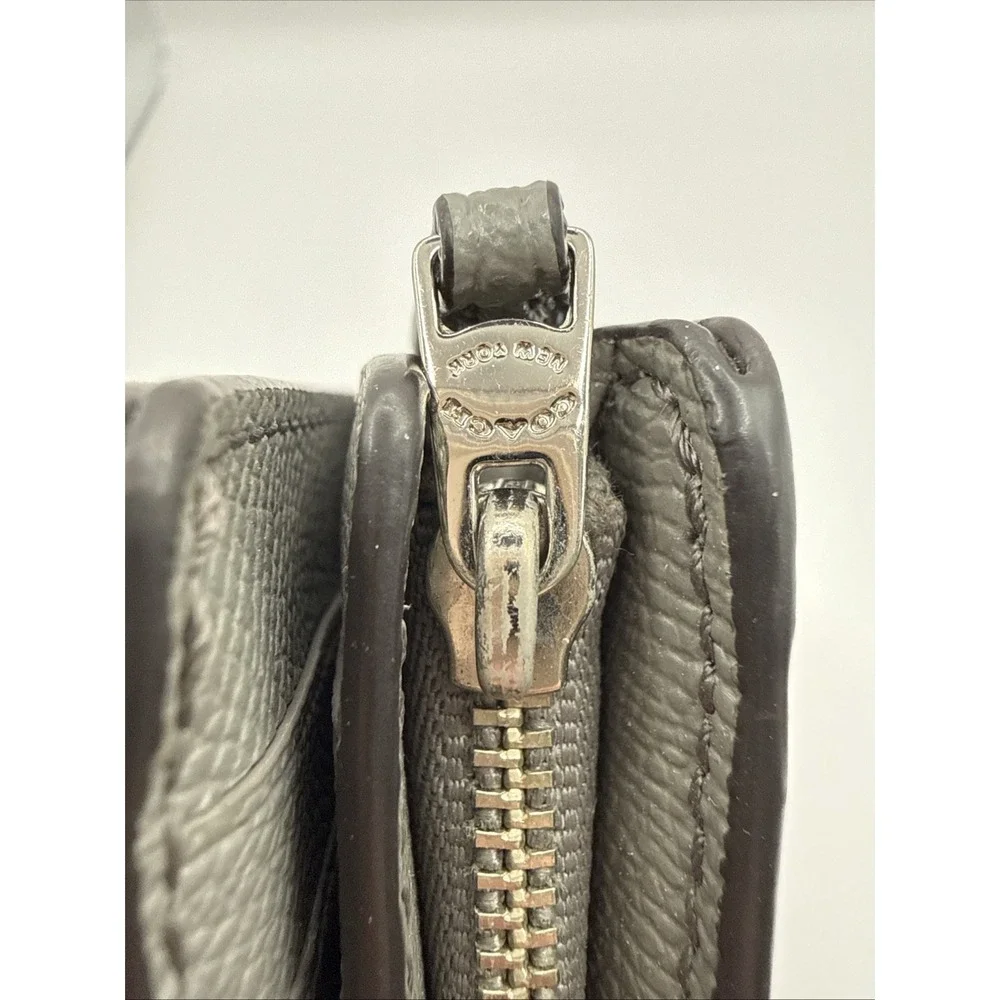 Coach Medium‎ CORNER ZIP WALLET IN CROSSGRAIN LEATHER - Grey and Silver